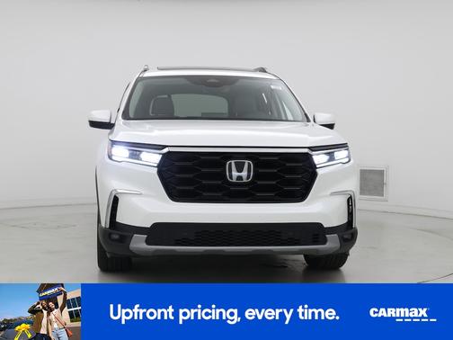 White 2023 Honda Pilot Touring