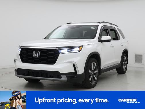 White 2023 Honda Pilot Touring
