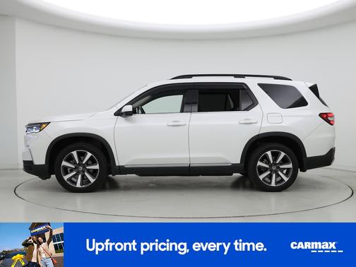 White 2023 Honda Pilot Touring