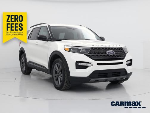 White 2023 Ford Explorer XLT
