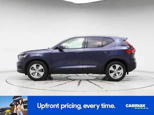 2022 Volvo XC40 T4 Momentum