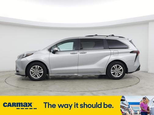 2024 Toyota Sienna XLE