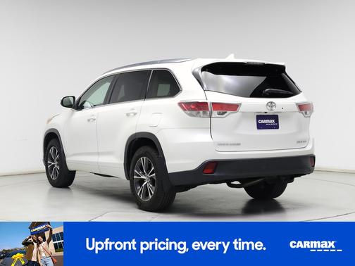 White 2016 Toyota Highlander XLE