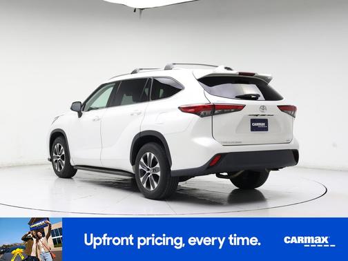 White 2020 Toyota Highlander XLE