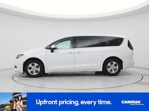 White 2017 Chrysler Pacifica LX