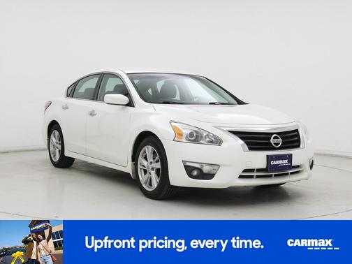 White 2015 Nissan Altima SV