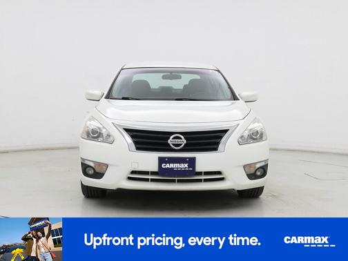 White 2015 Nissan Altima SV