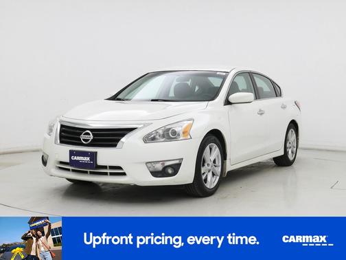 White 2015 Nissan Altima SV