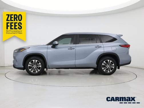 Gray 2023 Toyota Highlander XLE