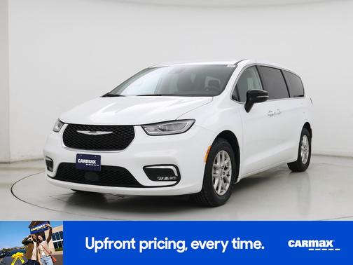 White 2024 Chrysler Pacifica Touring L