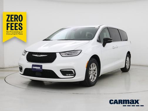 White 2024 Chrysler Pacifica Touring L