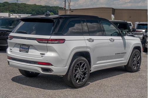 2025 Jeep Grand Cherokee Summit