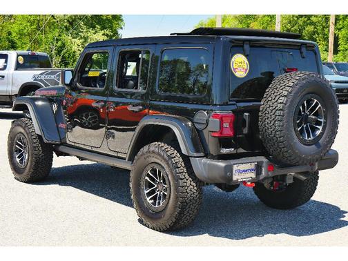 Black Clearcoat 2024 Jeep Wrangler Rubicon