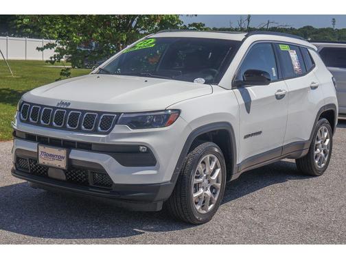 Bright White Clearcoat 2023 Jeep Compass Latitude Lux