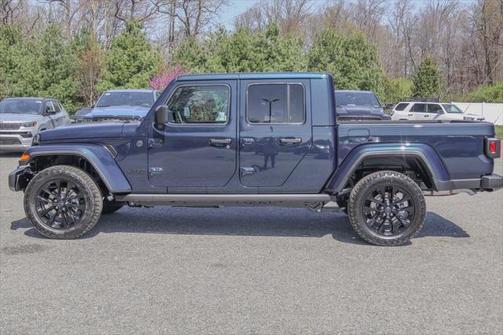 2025 Jeep Gladiator Nighthawk