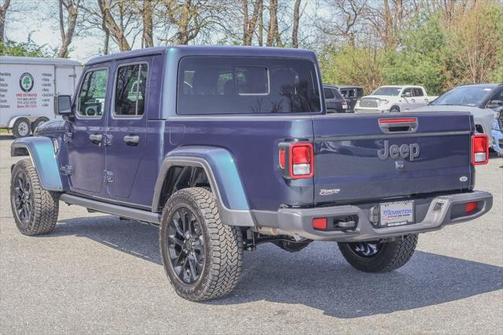 2025 Jeep Gladiator Nighthawk