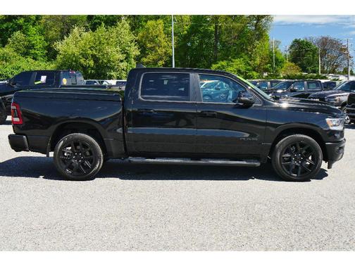 Diamond Black Crystal Pearlcoat 2024 RAM 1500 Laramie