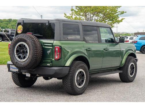 Eruption Green Metallic 2022 Ford Bronco Outer Banks