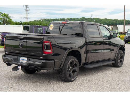 Diamond Black Crystal Pearlcoat 2021 RAM 1500 Laramie