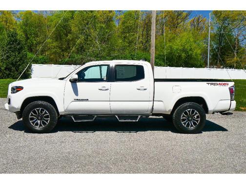 White 2022 Toyota Tacoma TRD Sport