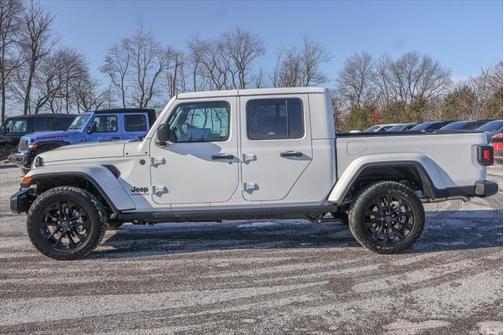 2025 Jeep Gladiator Nighthawk