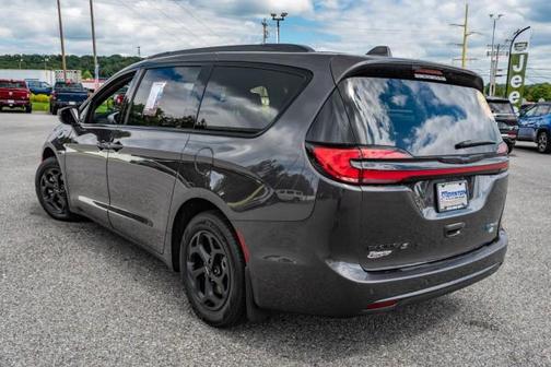 2021 Chrysler Pacifica Hybrid Touring L