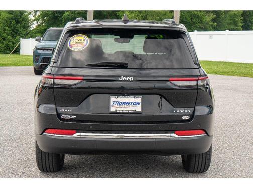 Diamond Black Crystal Pearlcoat 2023 Jeep Grand Cherokee Laredo