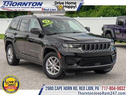Diamond Black Crystal Pearlcoat 2023 Jeep Grand Cherokee Laredo