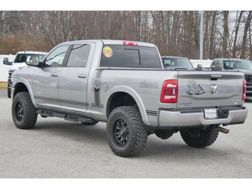 2022 RAM 2500 Laramie Crew Cab 4x4 6'4' Box