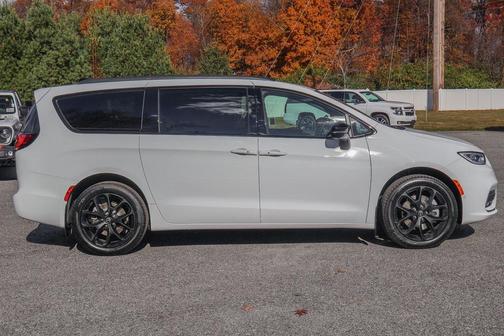 2026 Chrysler Pacifica Limited