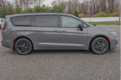 2025 Chrysler Pacifica Hybrid Premium S Appearance Pkg