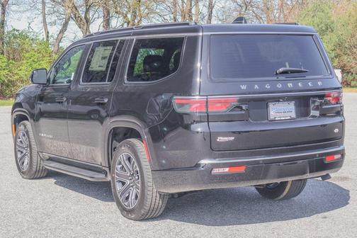 2025 Jeep Wagoneer Base