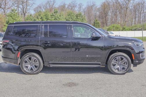 2025 Jeep Wagoneer Base