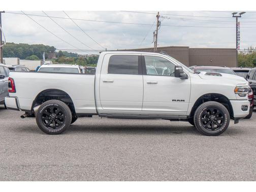 2024 RAM 2500 Laramie Crew Cab 4x4 6'4' Box