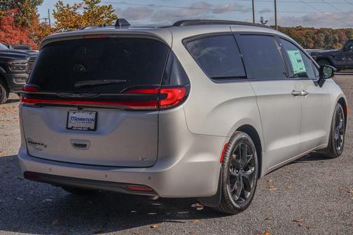 2026 Chrysler Pacifica L