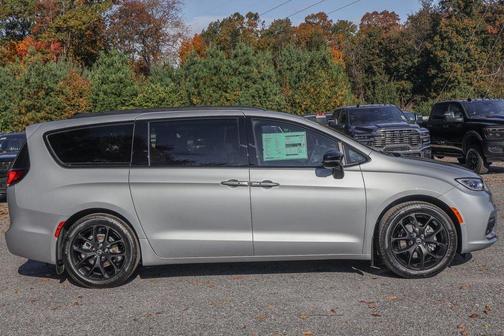2026 Chrysler Pacifica L