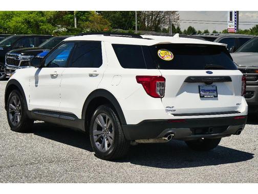 Star White Metallic Tri-Coat 2024 Ford Explorer XLT
