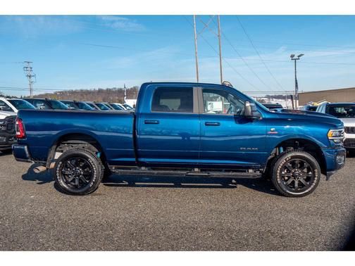 2023 RAM 2500 Laramie Crew Cab 4x4 6'4' Box