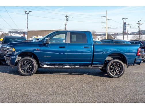 2023 RAM 2500 Laramie Crew Cab 4x4 6'4' Box