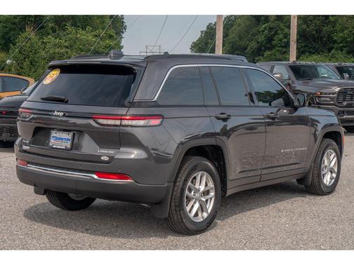2025 Jeep Grand Cherokee Laredo