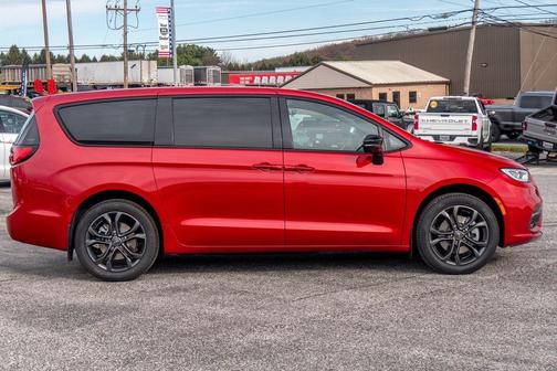 2026 Chrysler Pacifica L