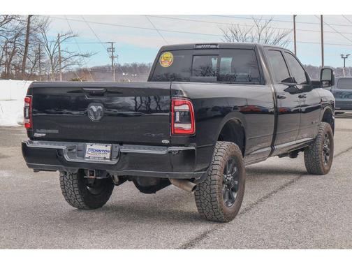 2024 RAM 3500 Laramie Crew Cab 4x4 8' Box