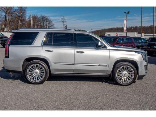 2017 Cadillac Escalade Luxury