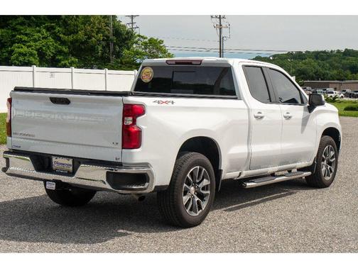 Summit White 2024 Chevrolet Silverado 1500 LT