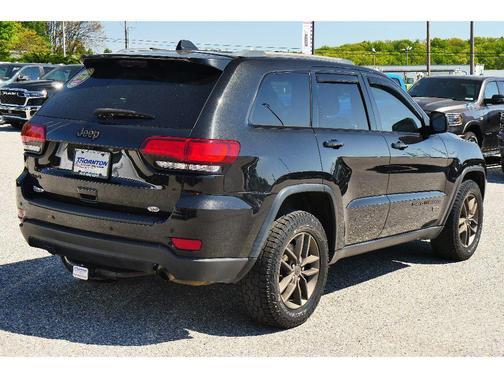 Brilliant Black Crystal Pearlcoat 2016 Jeep Grand Cherokee 75th Anniversary