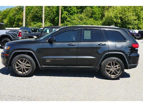 Brilliant Black Crystal Pearlcoat 2016 Jeep Grand Cherokee 75th Anniversary