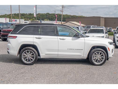 2022 Jeep Grand Cherokee Summit