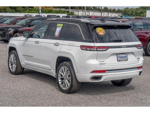 2022 Jeep Grand Cherokee Summit