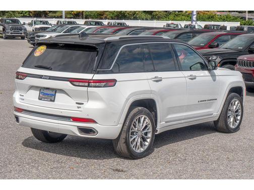 2022 Jeep Grand Cherokee Summit