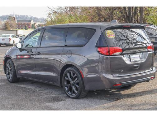 2020 Chrysler Pacifica Touring